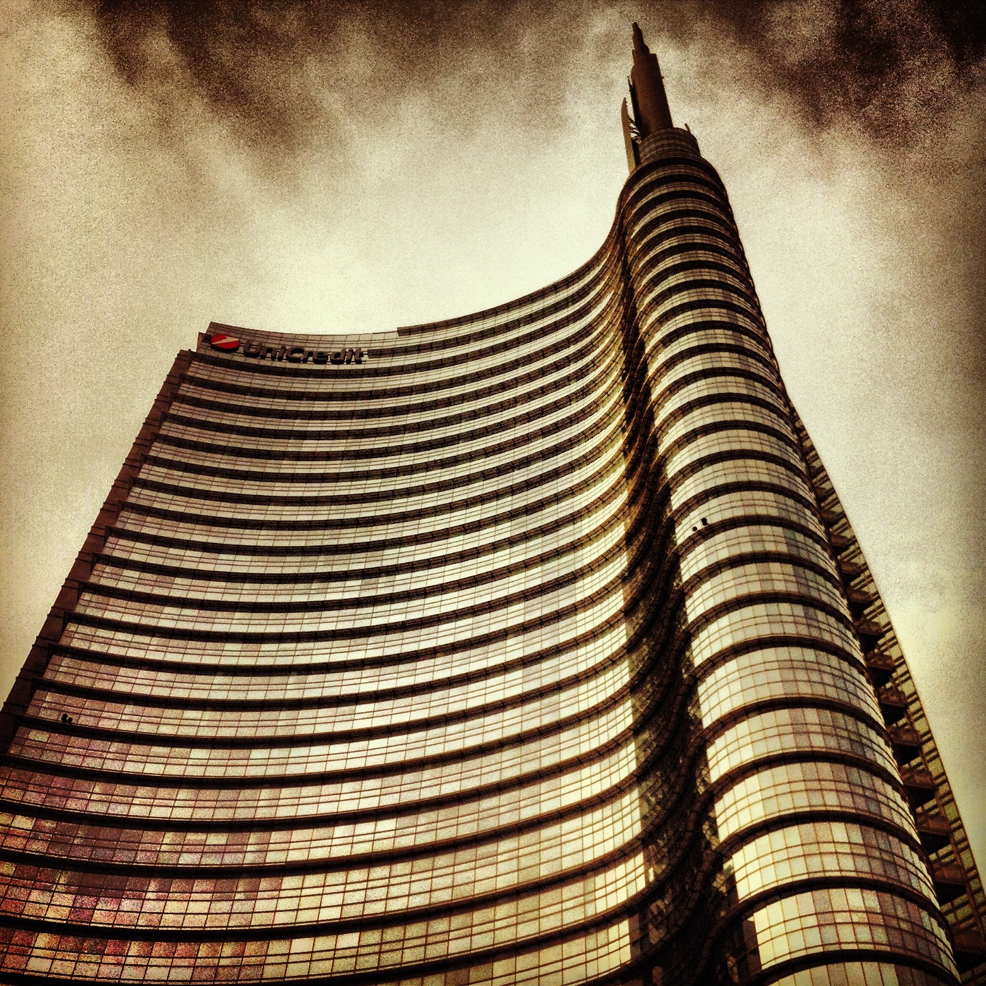 Francesco Cianciotta, 2013, Porta Garibaldi 1, dalla serie Milano Sunrise, Stampa digitale su carta Hahnemühle cm 30 x 30 special edition 1/10